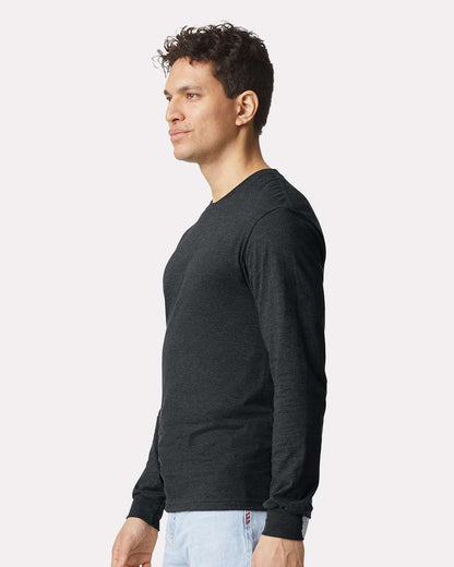 Gildan 64440CVC Unisex Softstyle® CVC Long Sleeve T-Shirt - Pitch Black Mist - On Model Side
