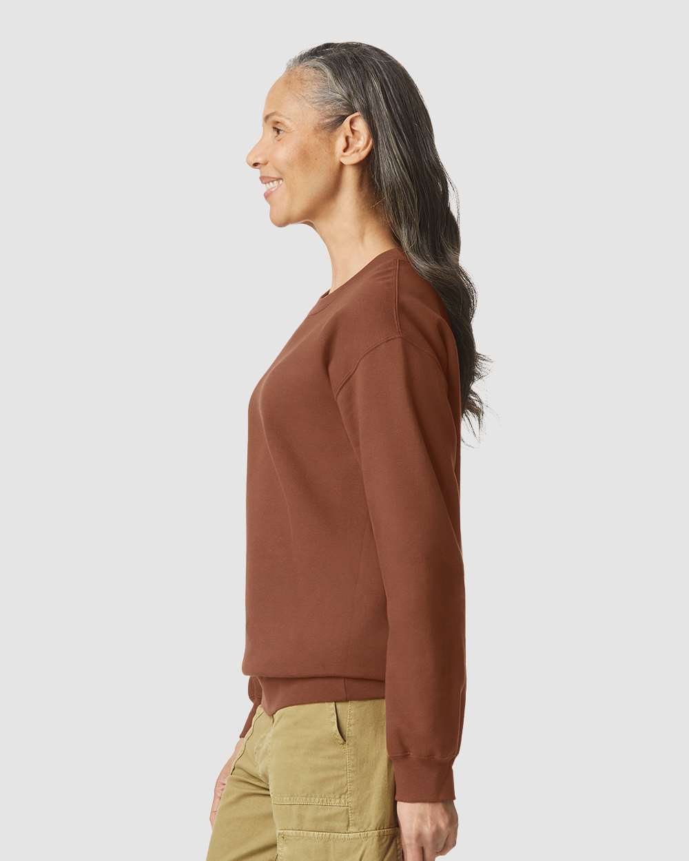Gildan SF000 Unisex Softstyle® Midweight Crewneck Sweatshirt - Cocoa - On Model Side