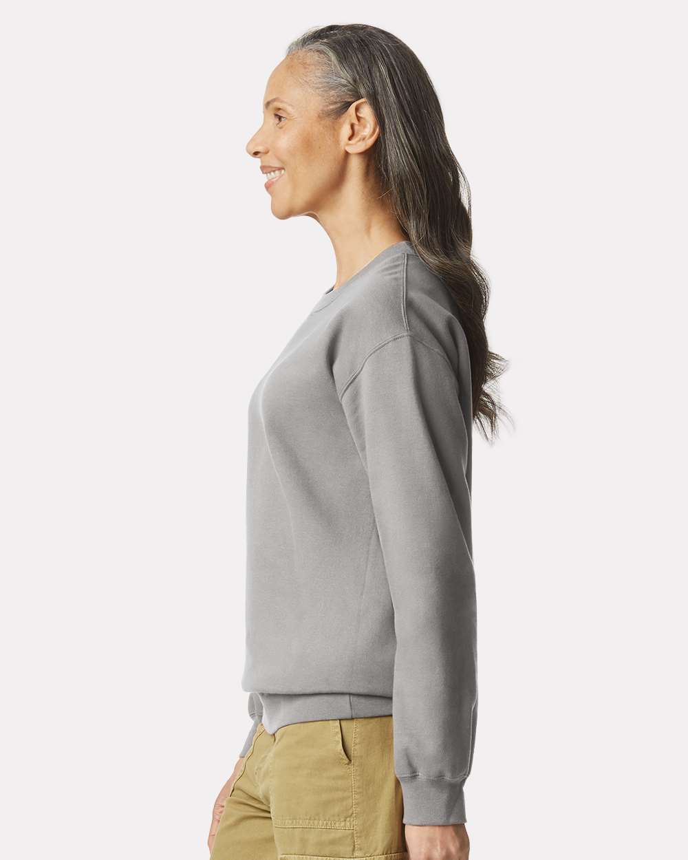 Gildan SF000 Unisex Softstyle® Midweight Crewneck Sweatshirt - Cement - On Model Side