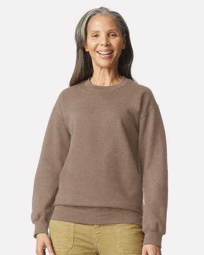 Gildan SF000 Unisex Softstyle® Midweight Crewneck Sweatshirt - Brown Savana - On Model Front