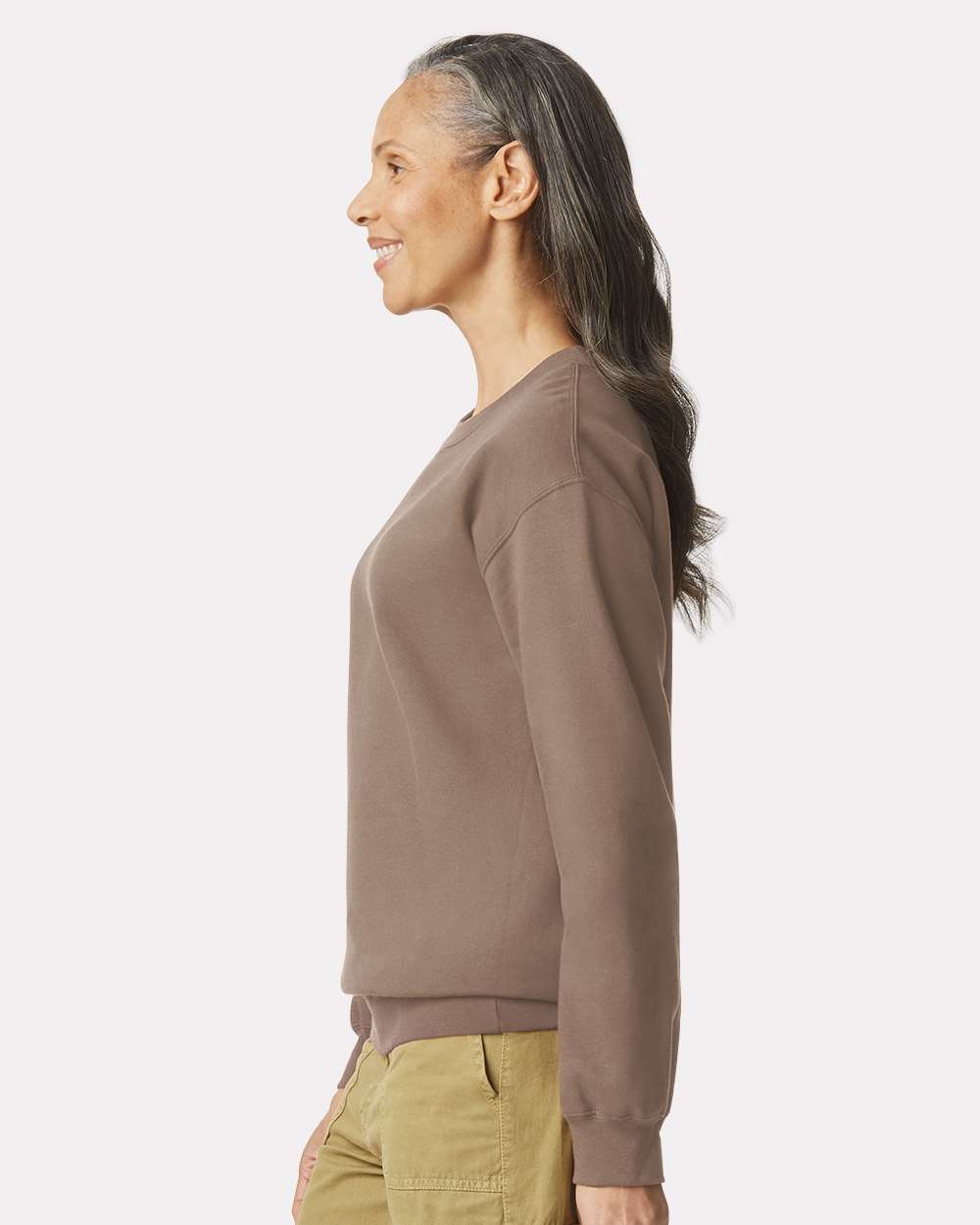Gildan SF000 Unisex Softstyle® Midweight Crewneck Sweatshirt - Brown Savana - On Model Side