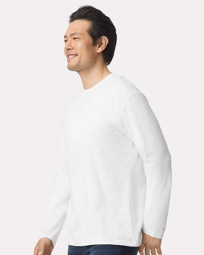 Gildan 64400 Unisex Softstyle® Long Sleeve T-Shirt - White - On Model Side