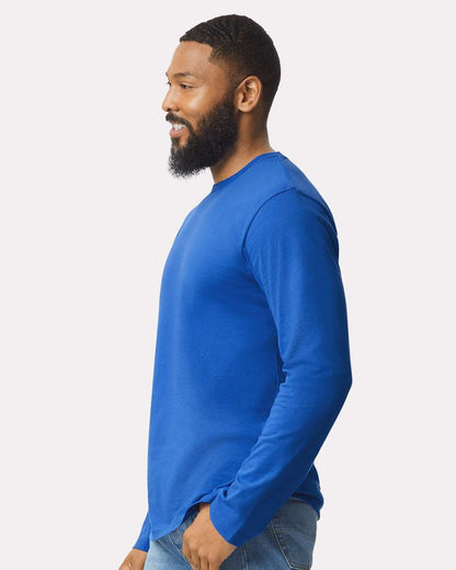Gildan 64400 Unisex Softstyle® Long Sleeve T-Shirt - Royal - On Model Side
